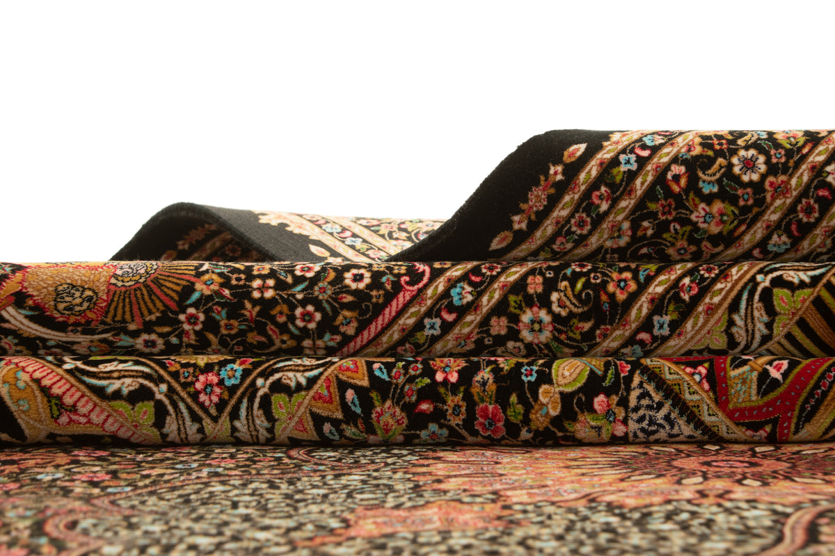 Rechteck Teppich Ghom Design in Schwarz von Hadorn™ - Lifestyle Image