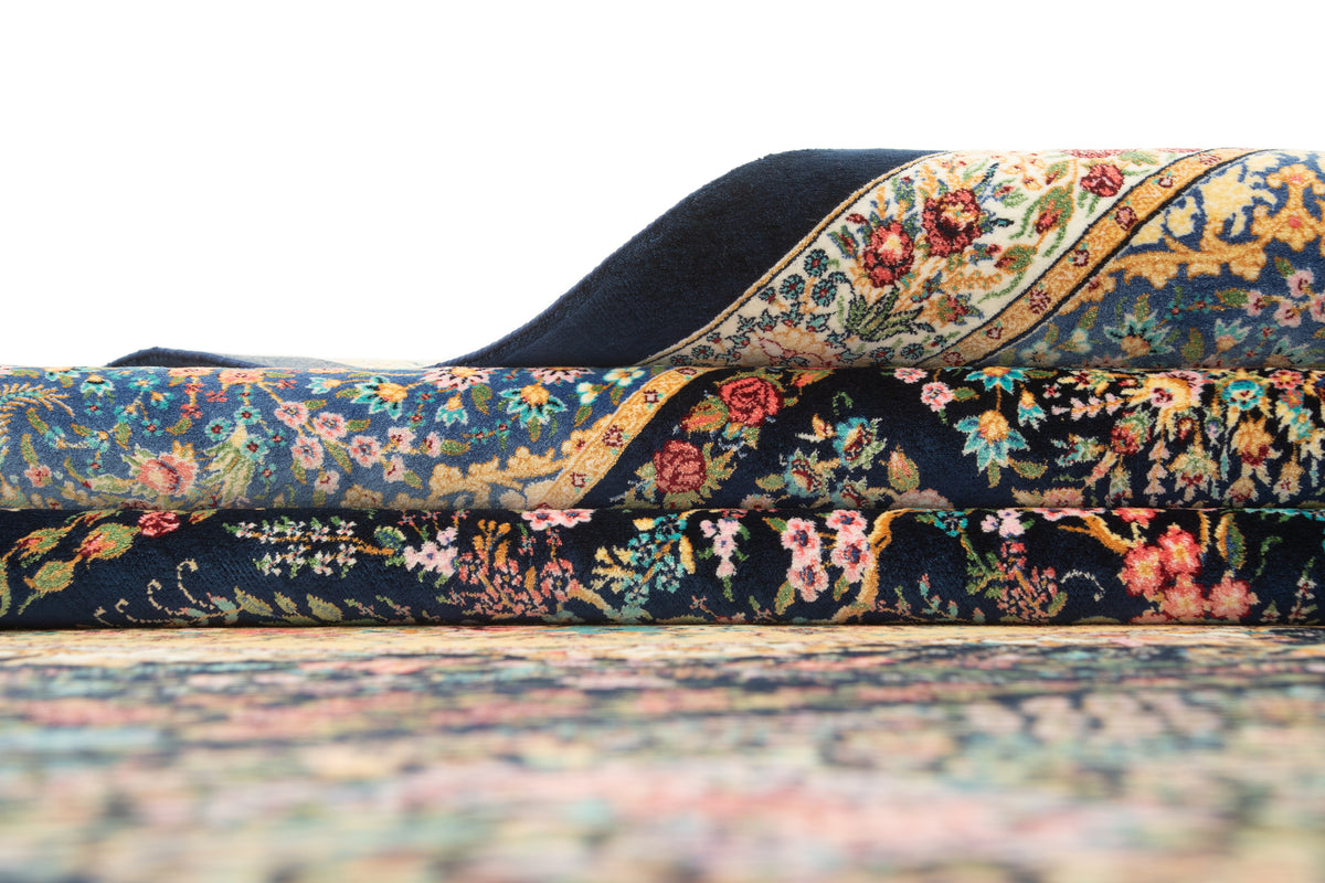 Rechteck Teppich Ghom Design in Dunkelblau von Hadorn™ - Lifestyle Image