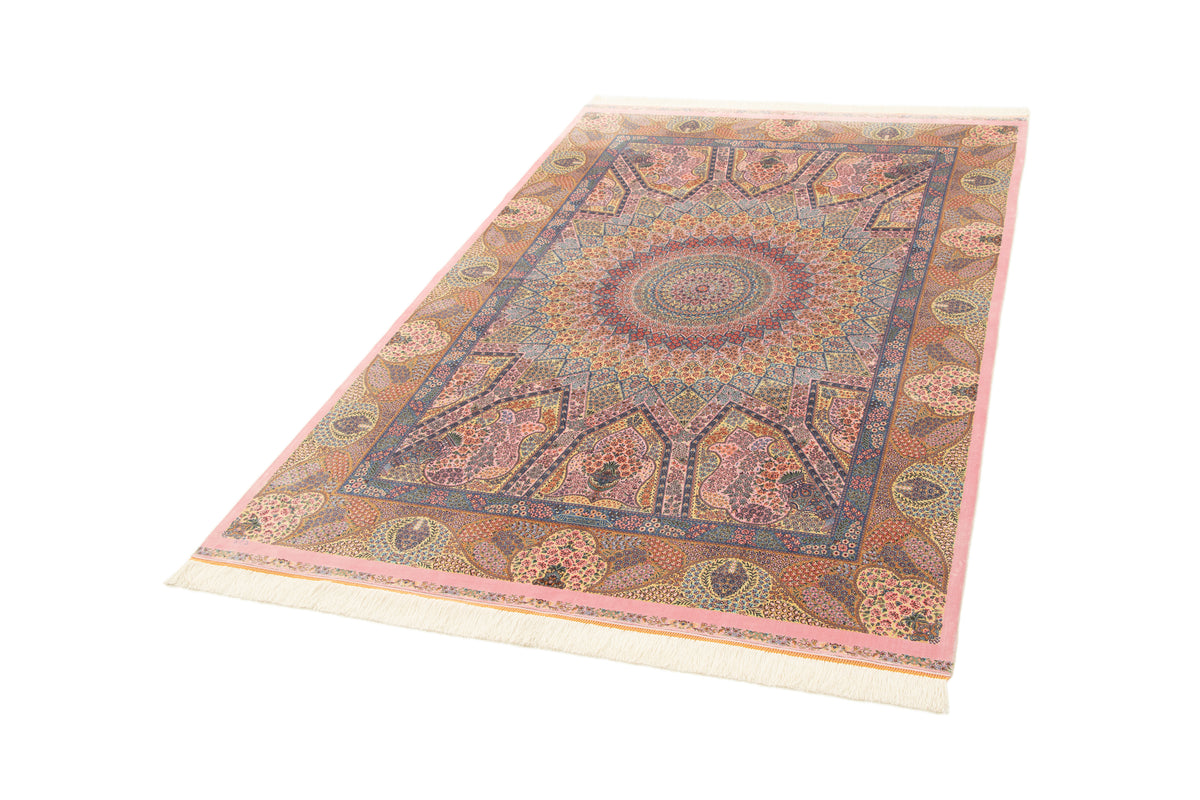Rechteck Teppich Ghom Design in Rosa  von Hadorn™ - Lifestyle Image