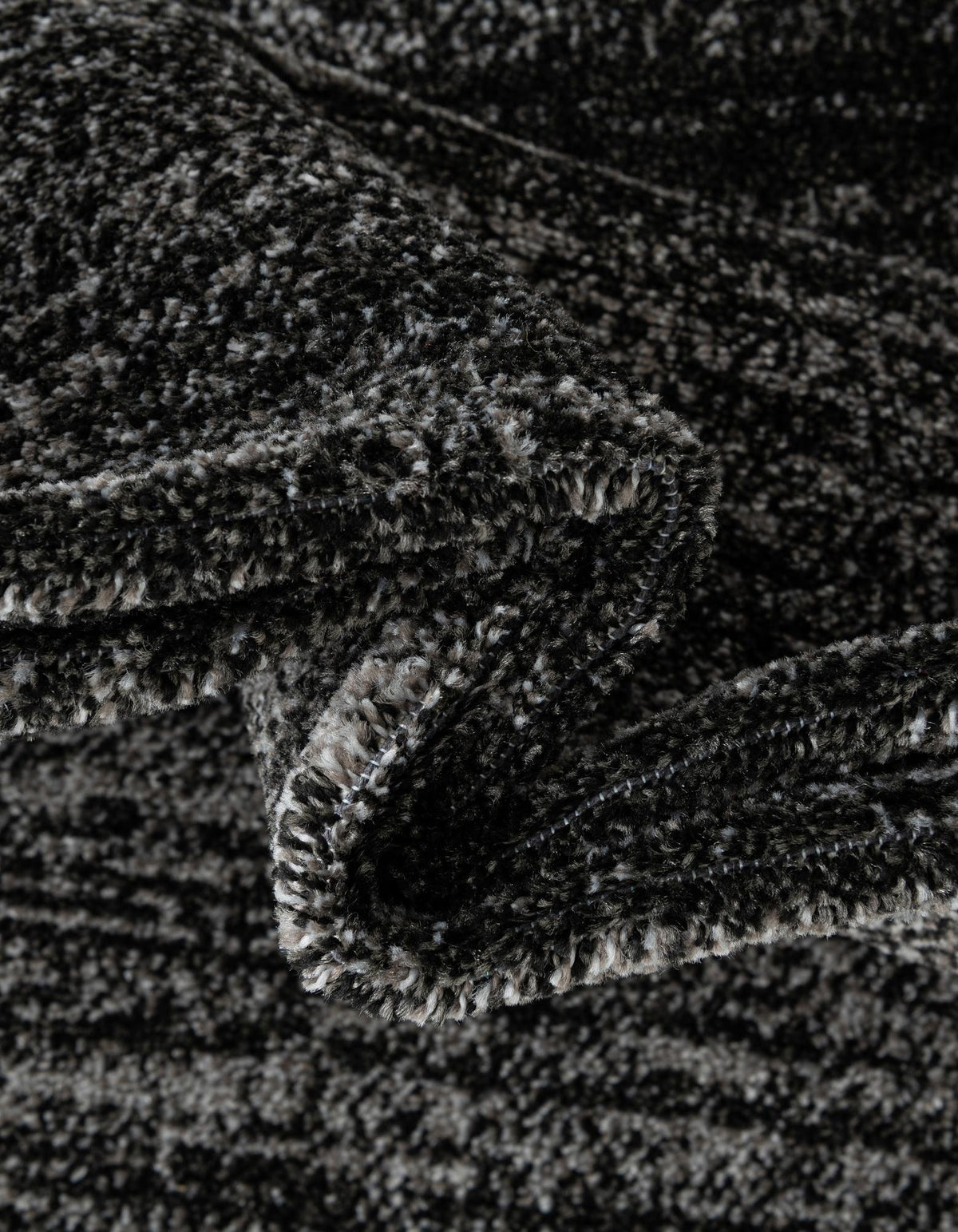 Rund Teppich Loft in Schwarz von Hadorn™ - Lifestyle Image