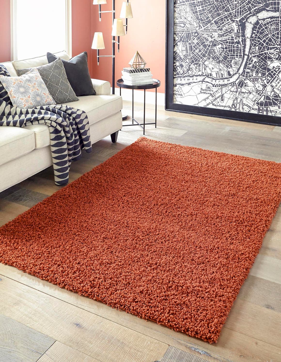 Rechteck Hochflorteppich Solid Shag in Terrakotta von Hadorn™ - Lifestyle Image