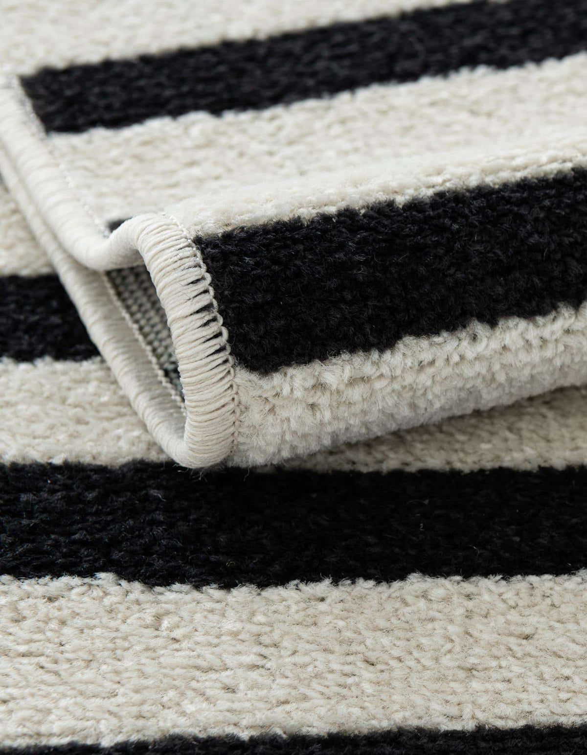 Rund Teppich Tribeca in Schwarz von Hadorn™ - Lifestyle Image