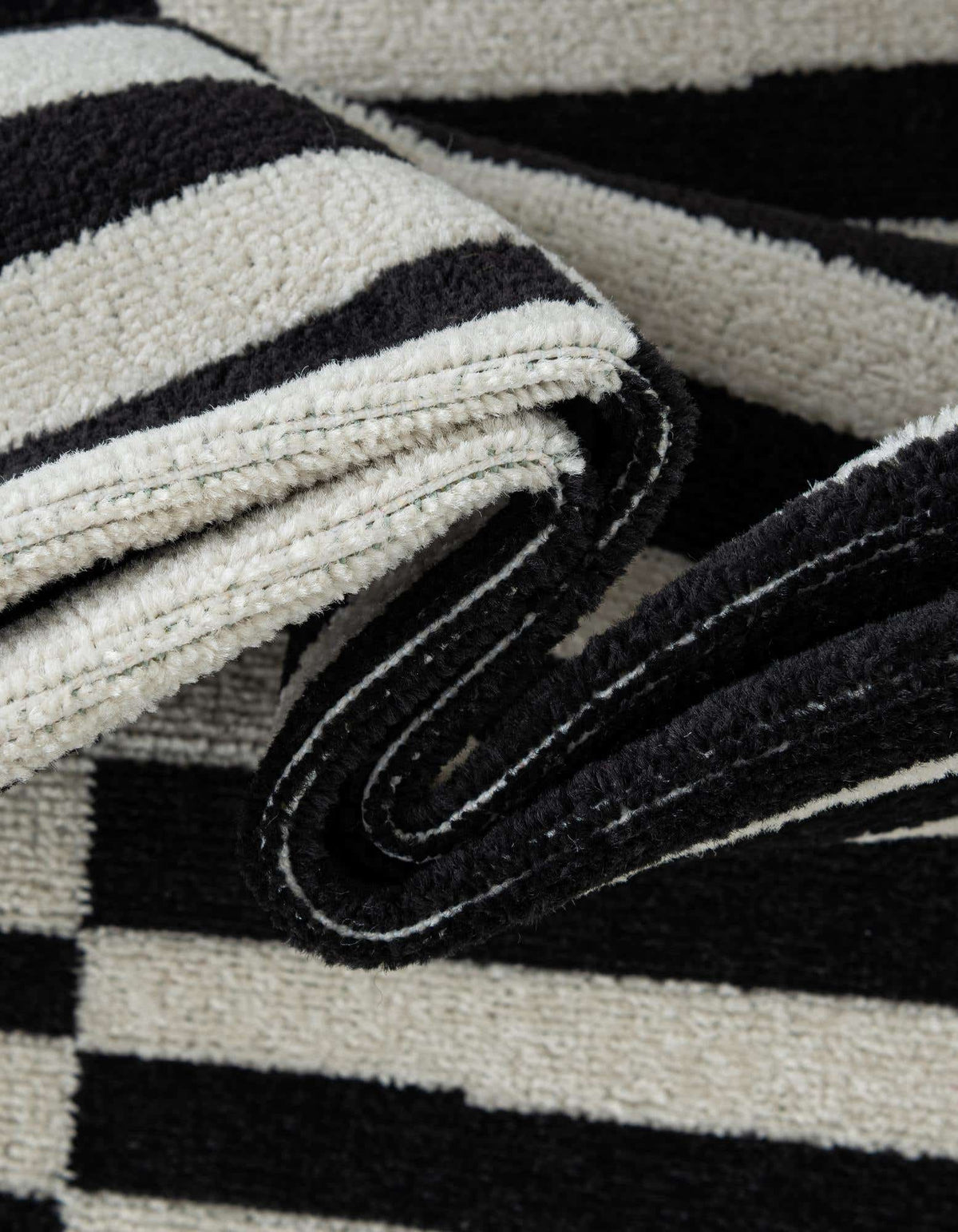 Rund Teppich Tribeca in Schwarz von Hadorn™ - Lifestyle Image