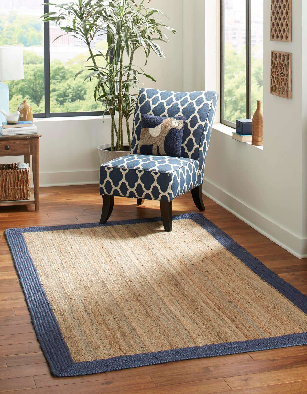 Rechteck Handgeflochten Teppich Braided Jute in Natürlich von Hadorn™ - Lifestyle Image