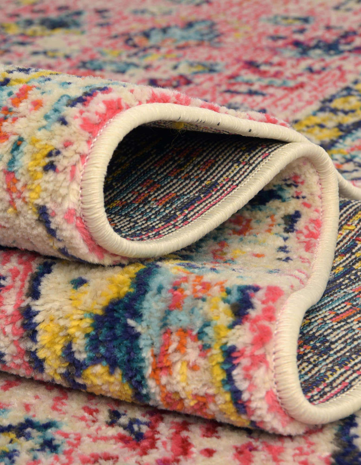 Rund Teppich Alta in Rosa von Hadorn™ - Lifestyle Image