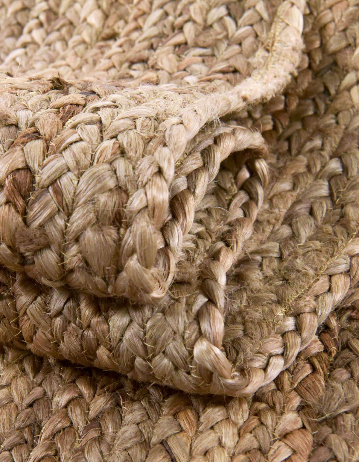 Rund Handgeflochten Teppich Braided Jute in Natürlich von Hadorn™ - Lifestyle Image