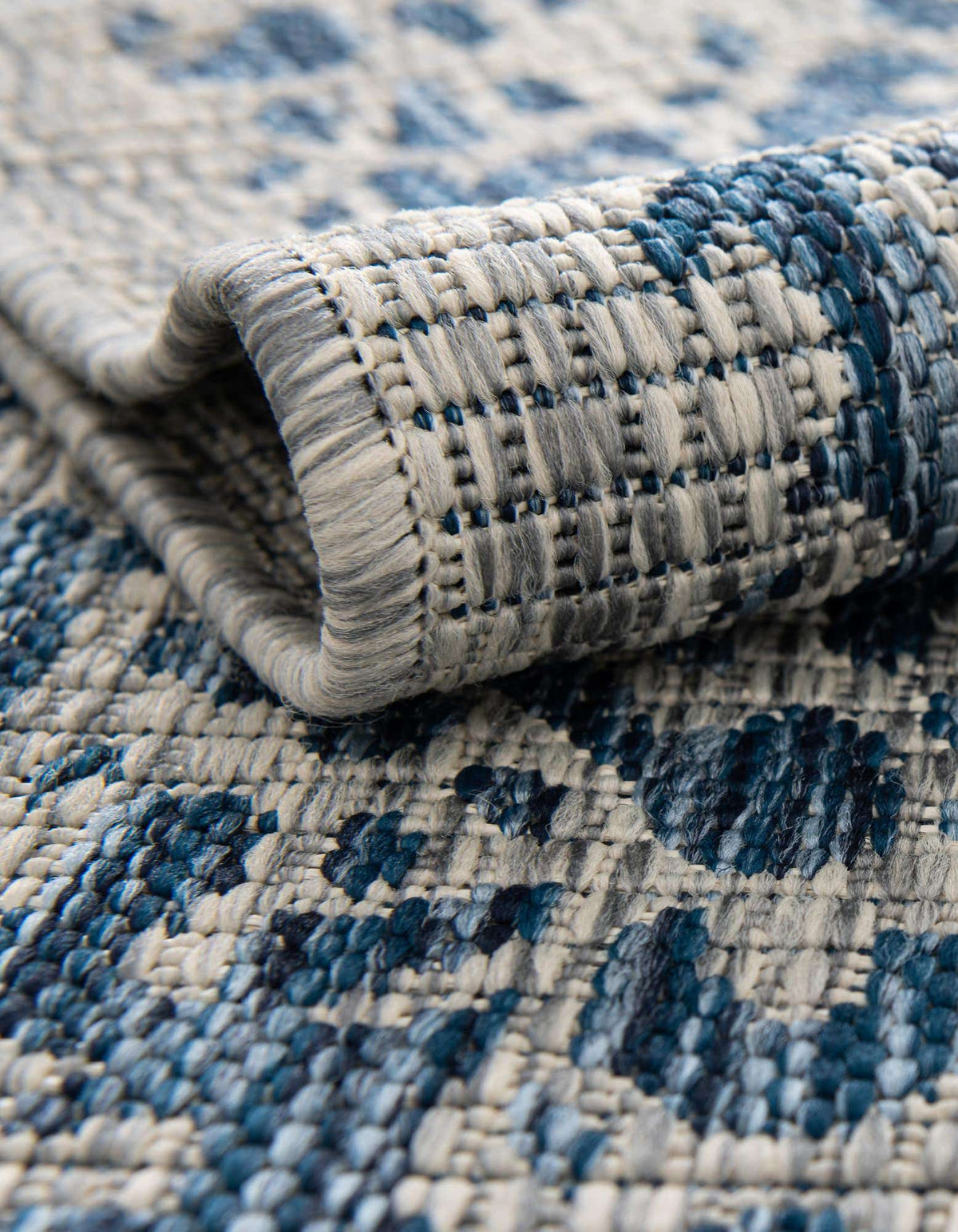 Rechteck Outdoor Teppich Outdoor Traditional in Blau von Hadorn™ - Lifestyle Image