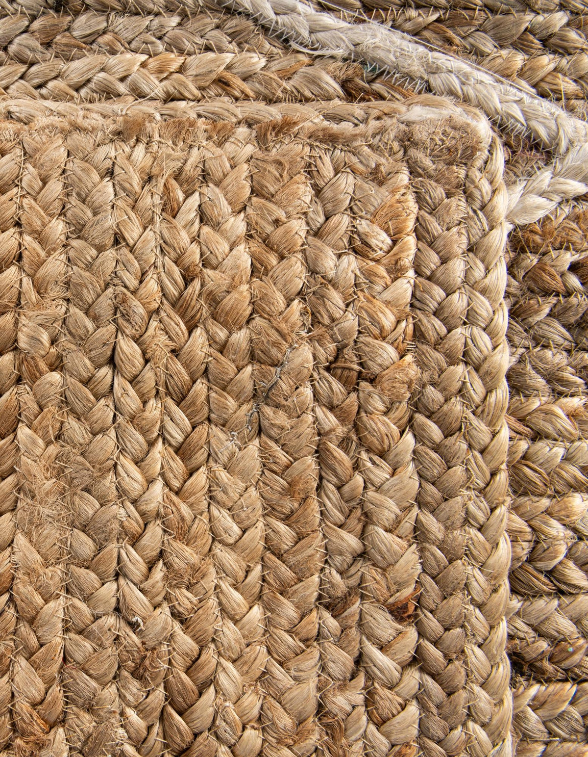 Läufer Handgeflochten Teppich Braided Jute in Weiss von Hadorn™ - Lifestyle Image
