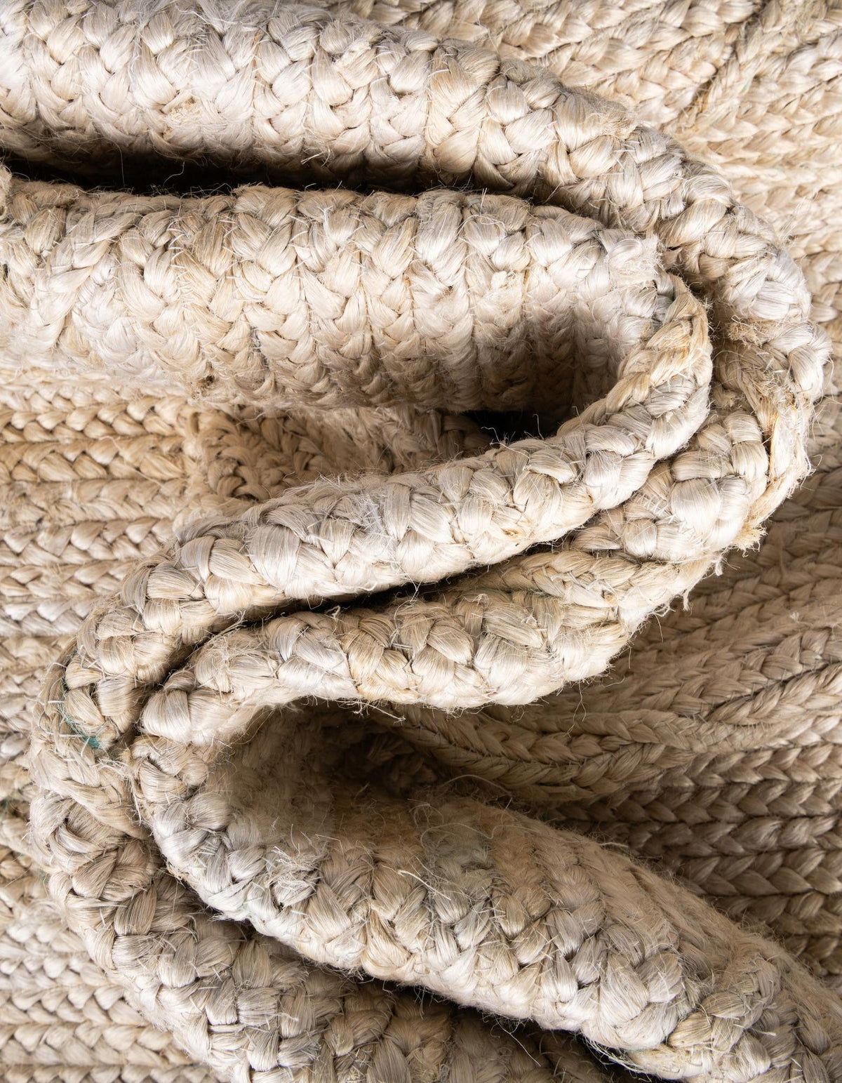Rechteck Handgeflochten Teppich Braided Jute in Elfenbein von Hadorn™ - Lifestyle Image
