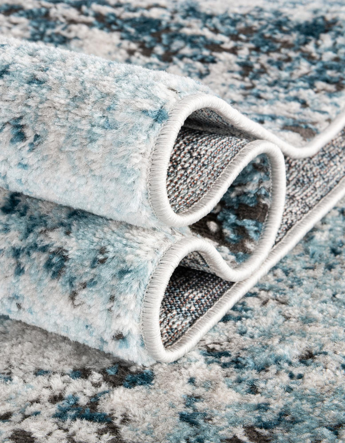 Rechteck Teppich Leipzig in Blau von Hadorn™ - Lifestyle Image