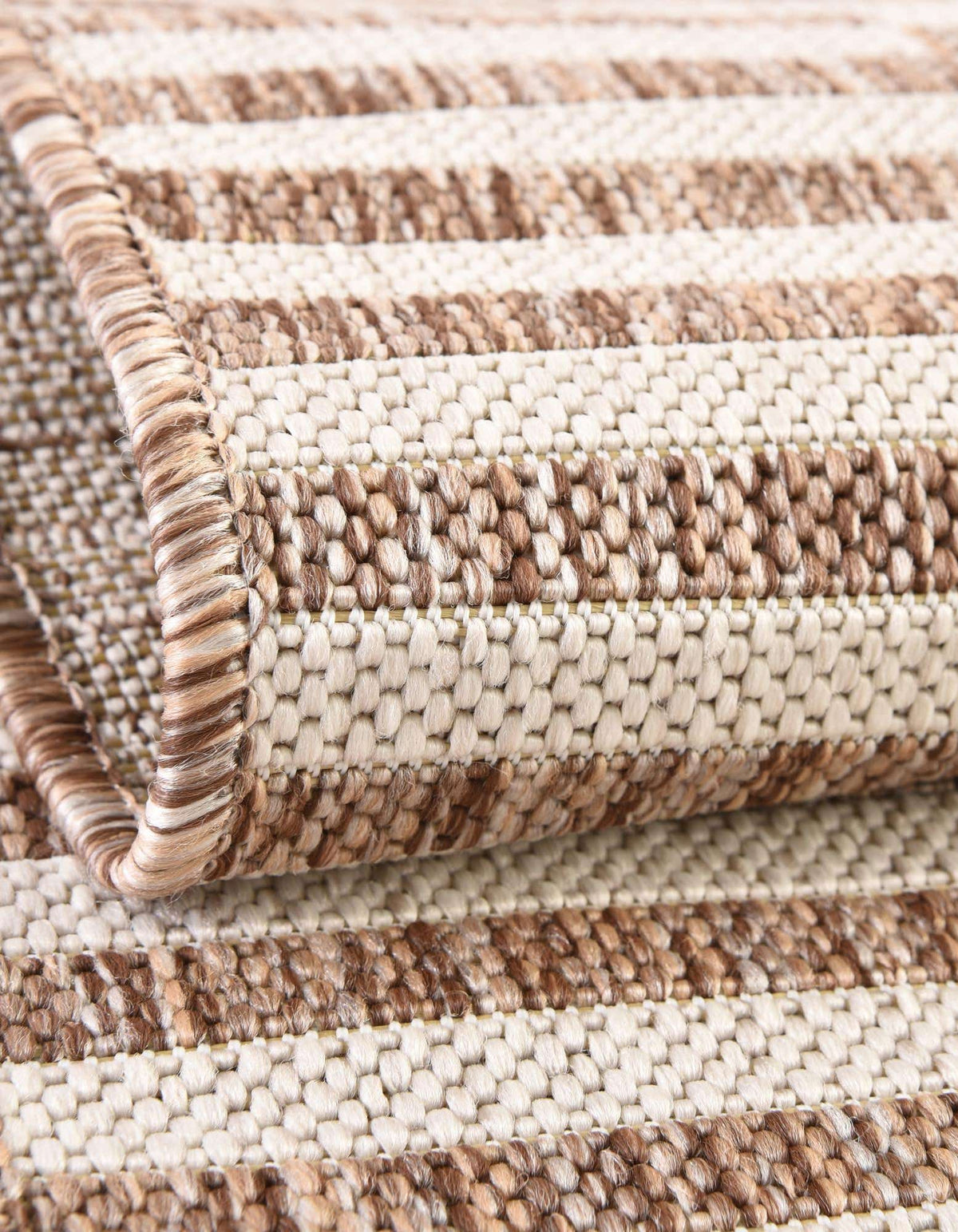 Rund Outdoor Teppich Tulum Outdoor in Taupe von Hadorn™ - Lifestyle Image