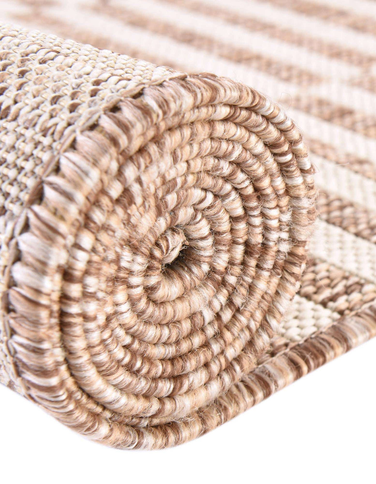 Rund Outdoor Teppich Tulum Outdoor in Taupe von Hadorn™ - Lifestyle Image