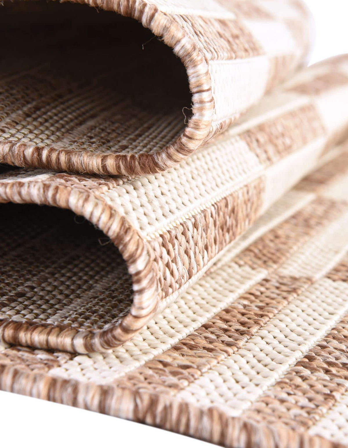 Rechteck Outdoor Teppich Tulum Outdoor Tile in Taupe von Hadorn™ - Lifestyle Image