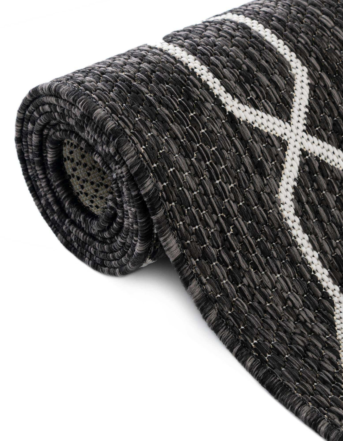 Rund Outdoor Teppich Tulum Outdoor in Holzkohle von Hadorn™ - Lifestyle Image