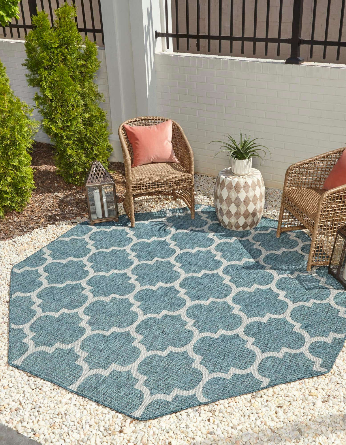 Achteck Outdoor Teppich Tulum Outdoor in Blaugrün von Hadorn™ - Lifestyle Image