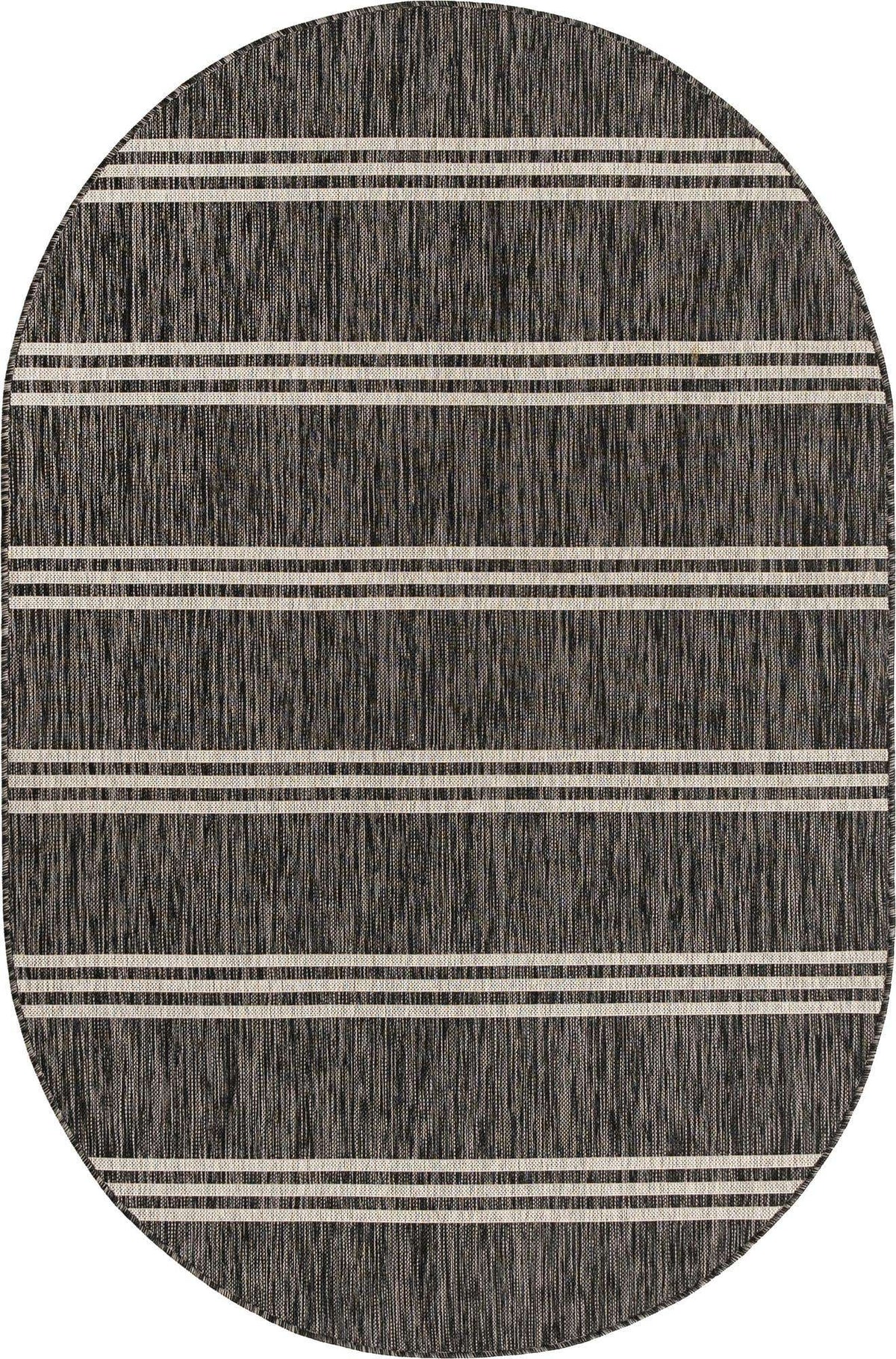 Oval Outdoor Teppich Tulum Outdoor in Holzkohle von Hadorn™ - Lifestyle Image