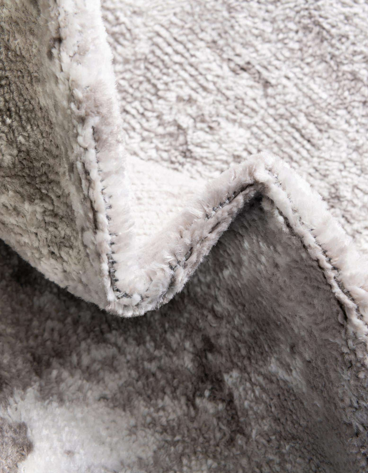 Quadratisch Teppich Aurora in Steingrau von Hadorn™ - Lifestyle Image