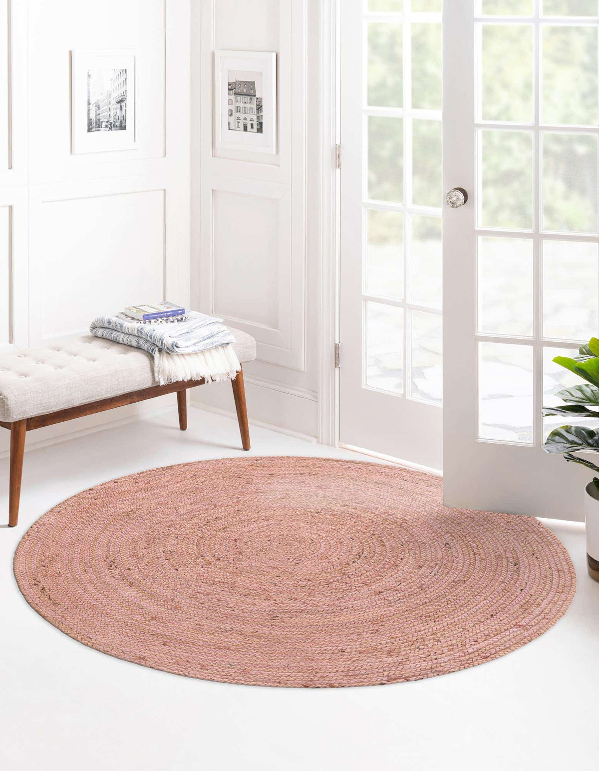 Rund Handgeflochten Teppich Braided Jute in Hellrosa von Hadorn™ - Lifestyle Image