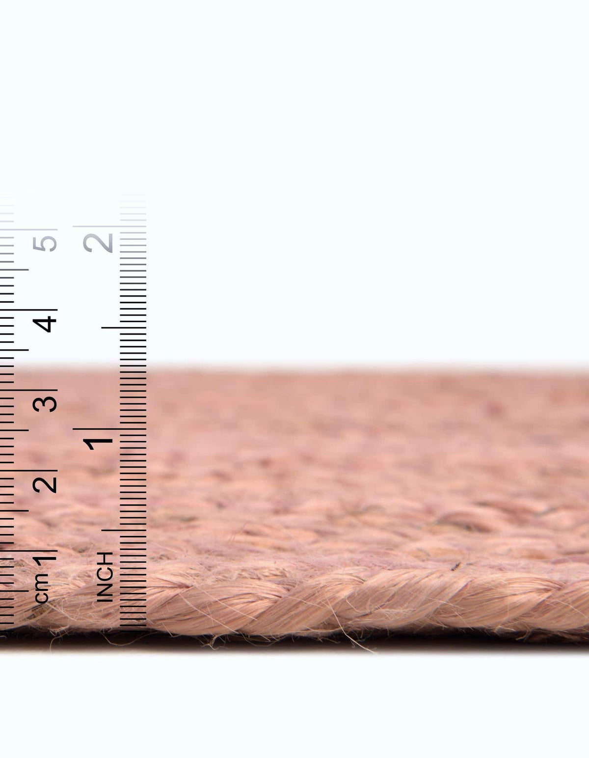 Rund Handgeflochten Teppich Braided Jute in Hellrosa von Hadorn™ - Lifestyle Image