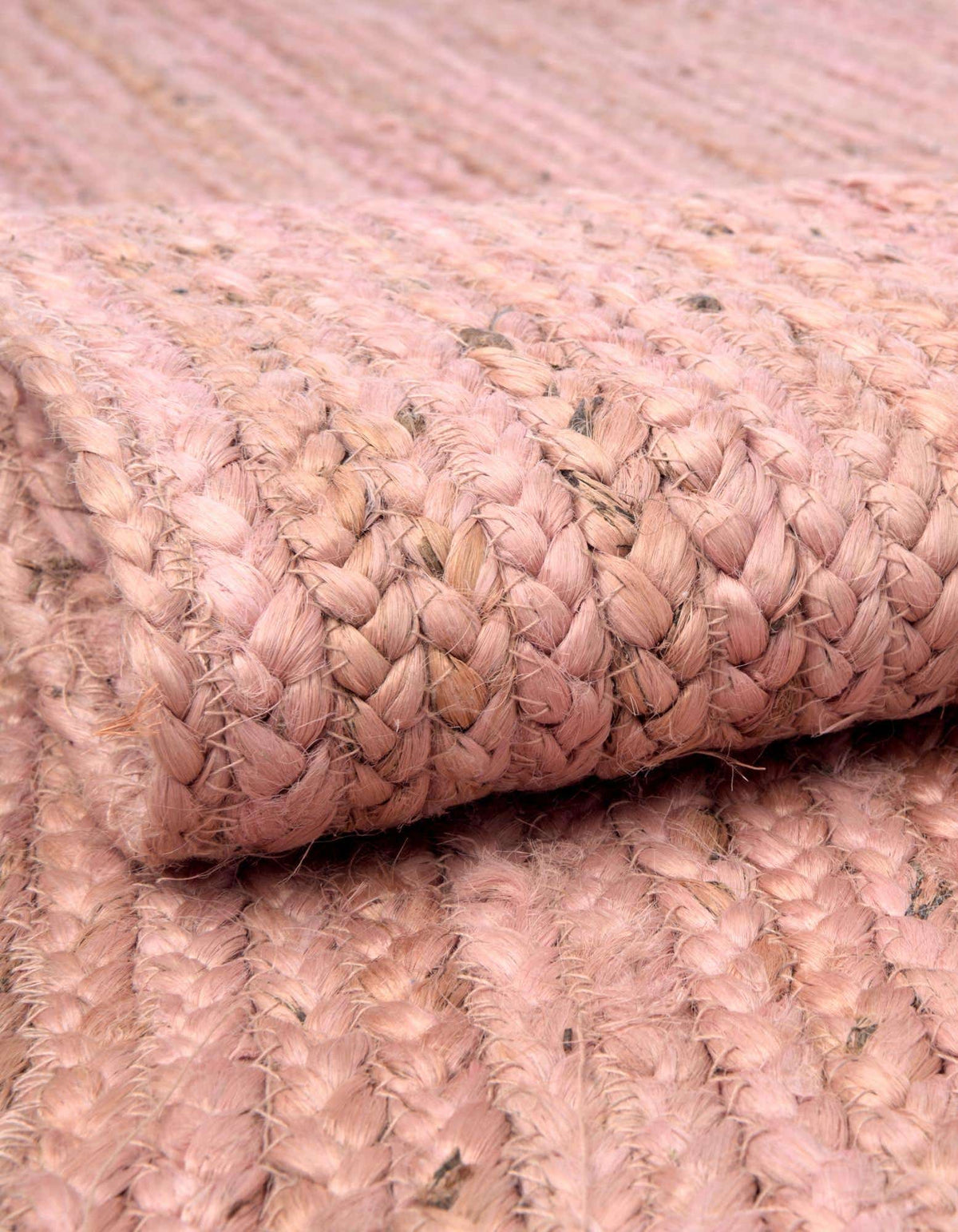 Rund Handgeflochten Teppich Braided Jute in Hellrosa von Hadorn™ - Lifestyle Image