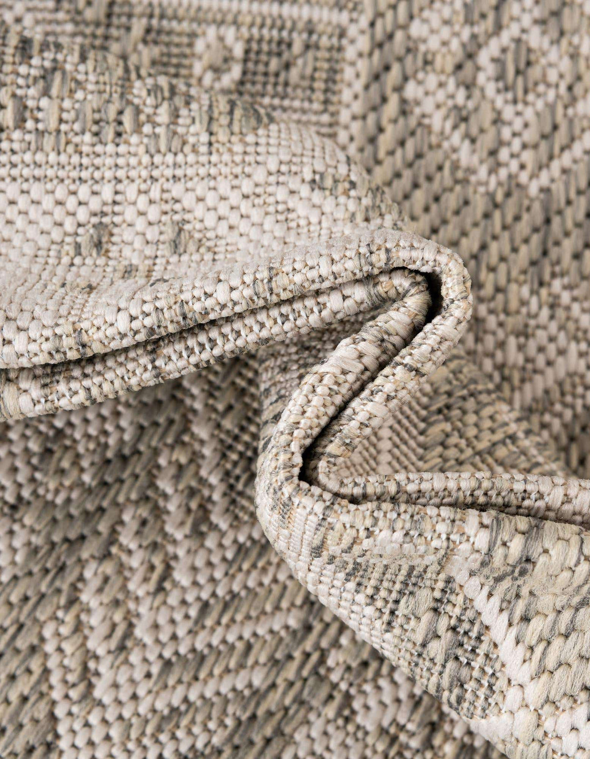 Rund Outdoor Teppich Tulum Outdoor in Hellgrau von Hadorn™ - Lifestyle Image