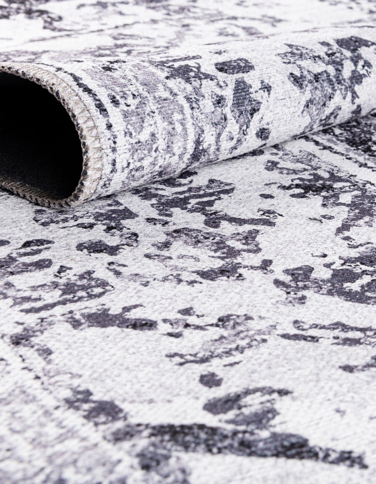 Quadratisch Teppich Renaissance in Hellgrau von Hadorn™ - Lifestyle Image