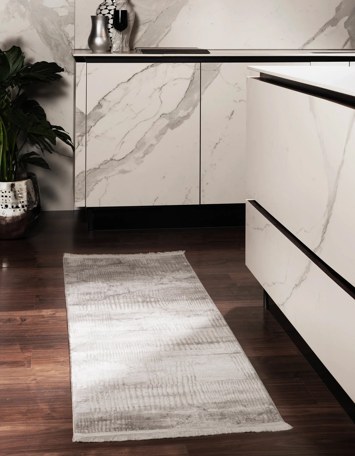 Läufer Teppich Davos Flawless in Grau von Hadorn™ - Lifestyle Image