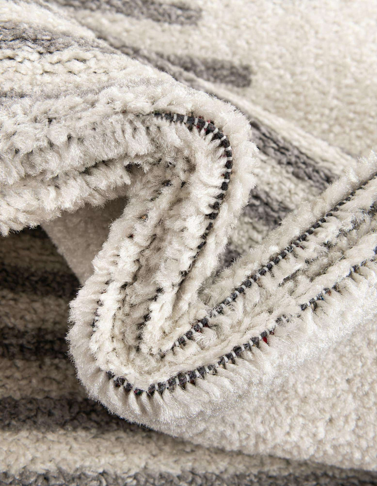 Rechteck Teppich Kai in Elfenbein und Grau von Hadorn™ - Lifestyle Image