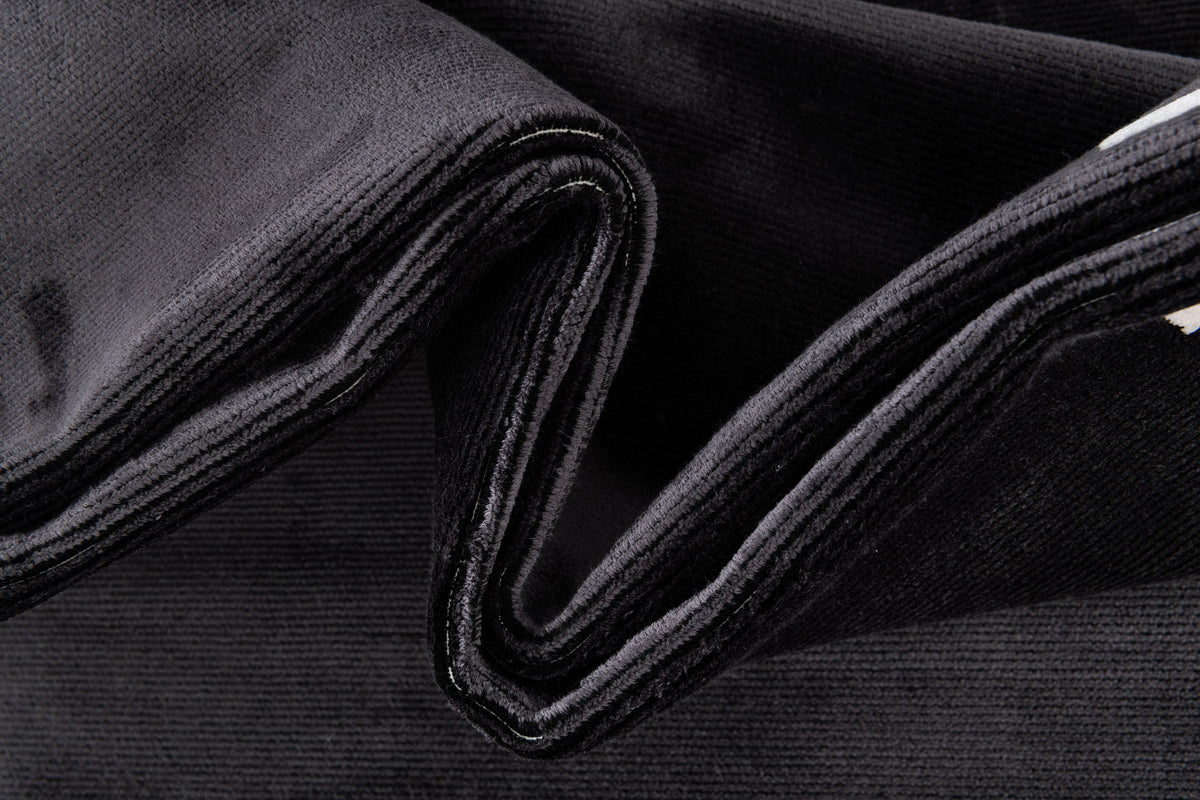 Rechteck Luxus Teppich Laax in Schwarz von Hadorn™ - Lifestyle Image