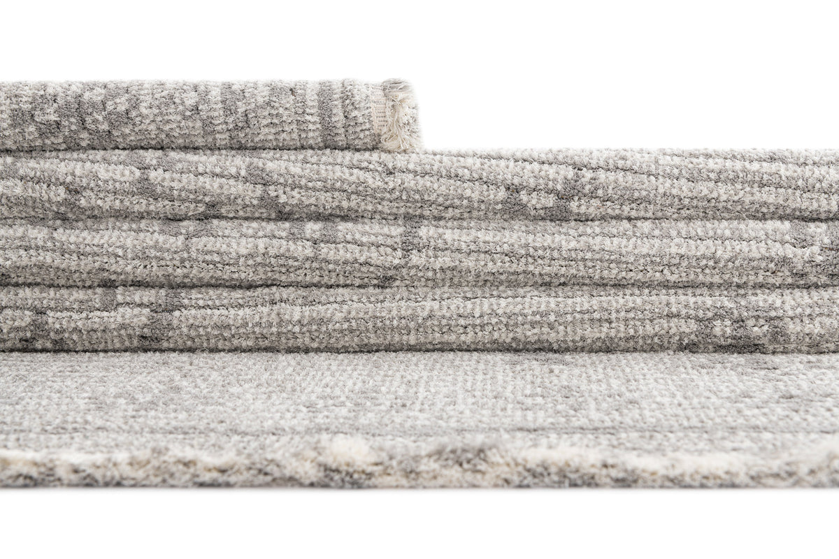 Rechteck Teppich St. Gallen Folklore in Grau von Hadorn™ - Lifestyle Image