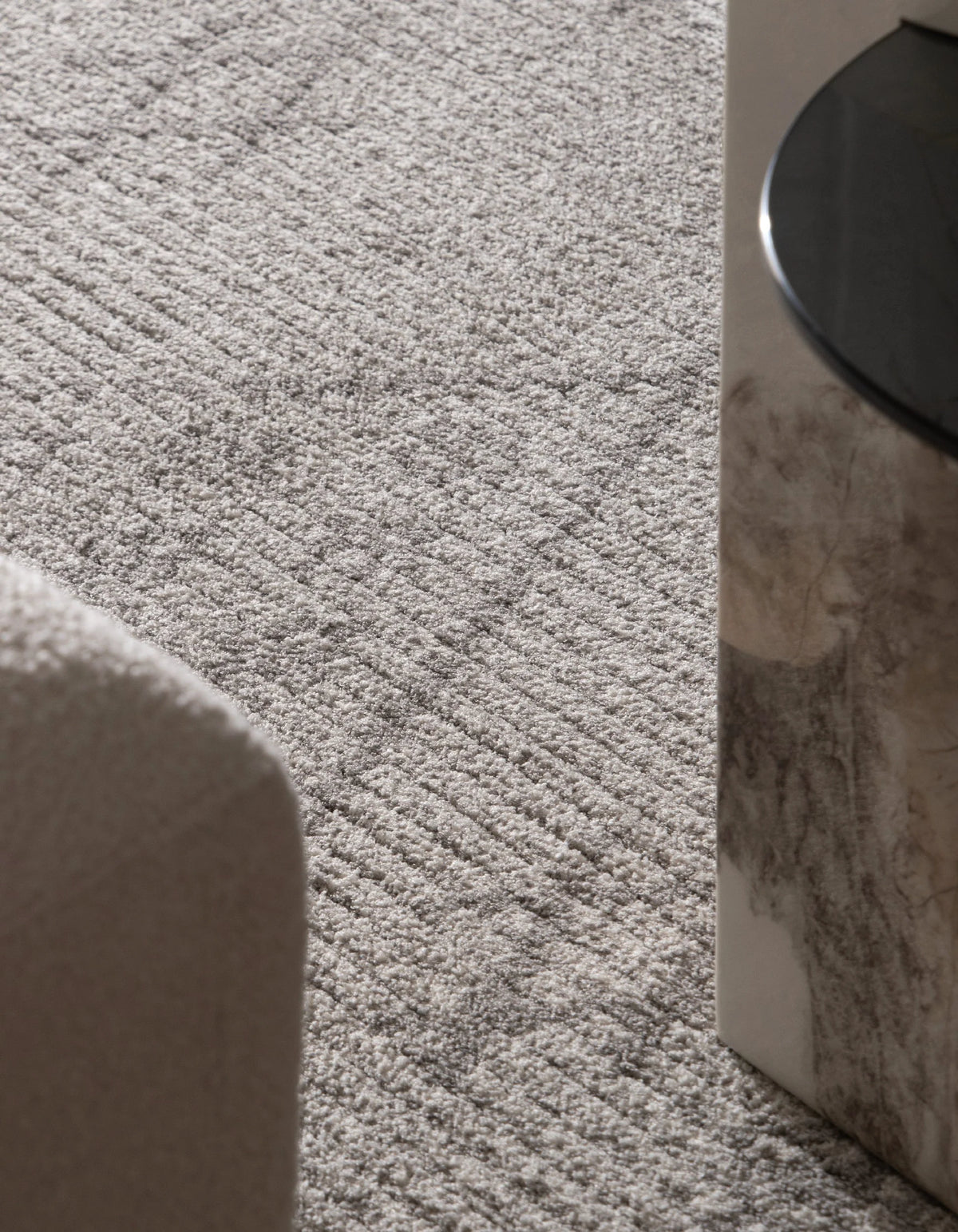 Rechteck Teppich St. Gallen Folklore in Grau von Hadorn™ - Lifestyle Image
