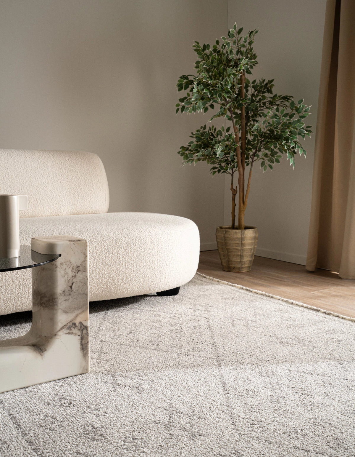 Rechteck Teppich St. Gallen Folklore in Grau von Hadorn™ - Lifestyle Image