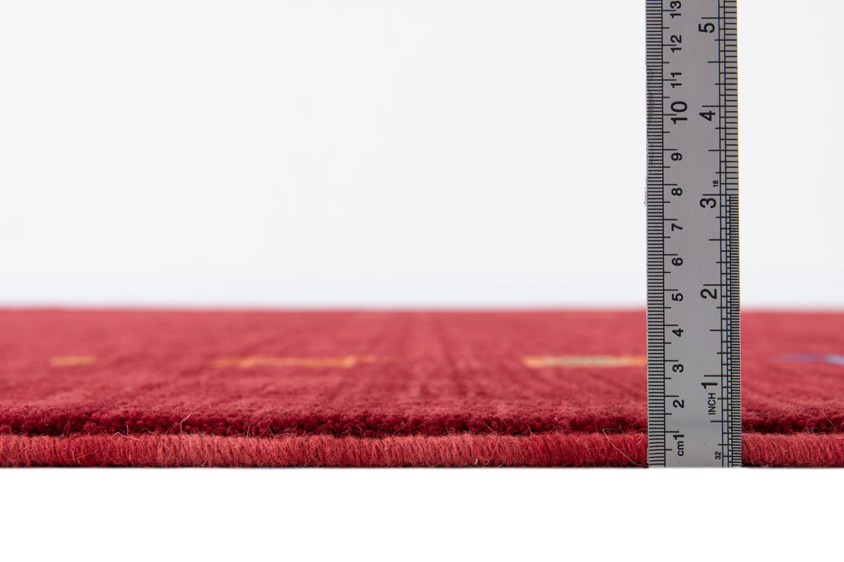 Quadratisch Teppich Emmen in Rot von Hadorn™ - Lifestyle Image