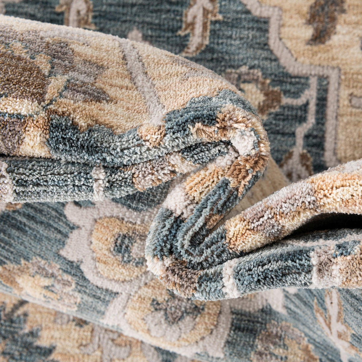 Läufer Teppich Zora Classical in Blau von Hadorn™ - Lifestyle Image