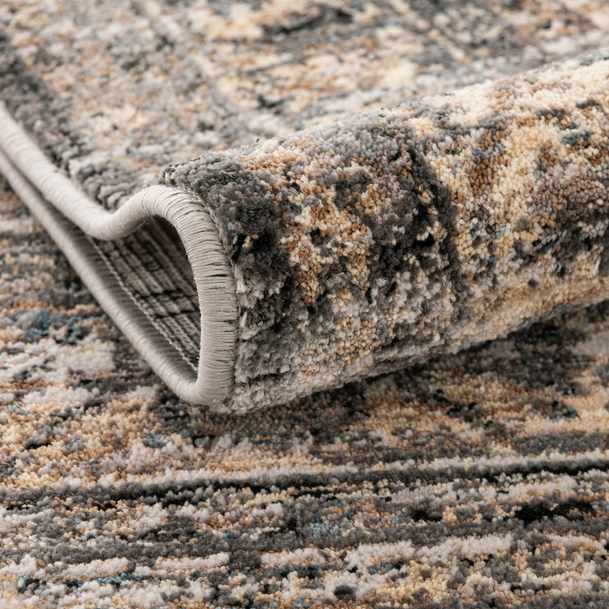 Rechteck Teppich Zora Classical in Grau von Hadorn™ - Lifestyle Image