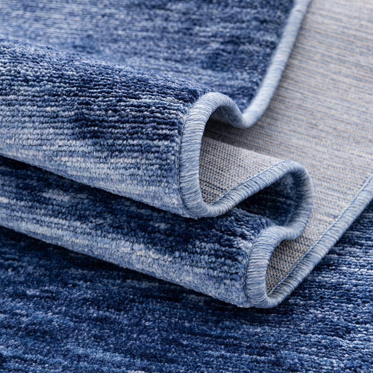Rechteck Teppich Gabbeh Design in Blau von Hadorn™ - Lifestyle Image