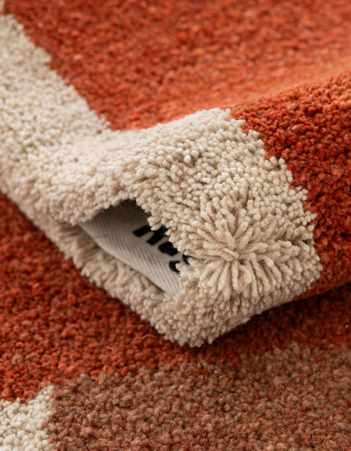 Rechteck Teppich AI Handgetuftet in Orange von Hadorn™ - Lifestyle Image