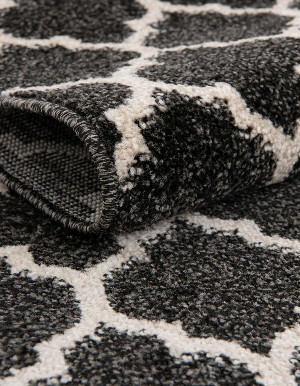 Rechteck Teppich Trellis in Schwarz von Hadorn™ - Lifestyle Image