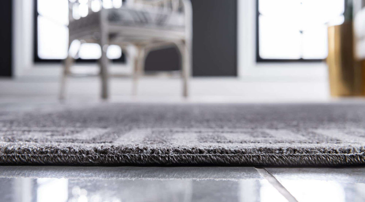 Rund Teppich Greek Key in Grau von Hadorn™ - Lifestyle Image