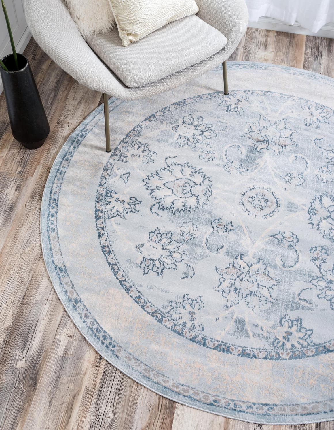 Rund Teppich Restoration in Hellblau von Hadorn™ - Lifestyle Image