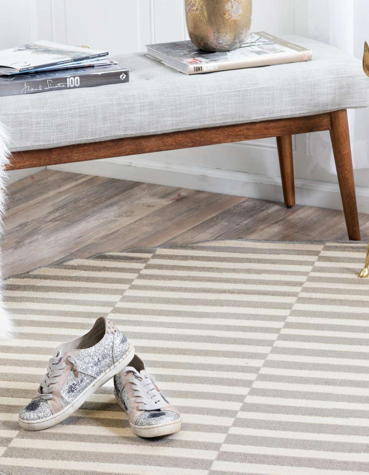 Rund Teppich Tribeca in Dunkelgrau von Hadorn™ - Lifestyle Image