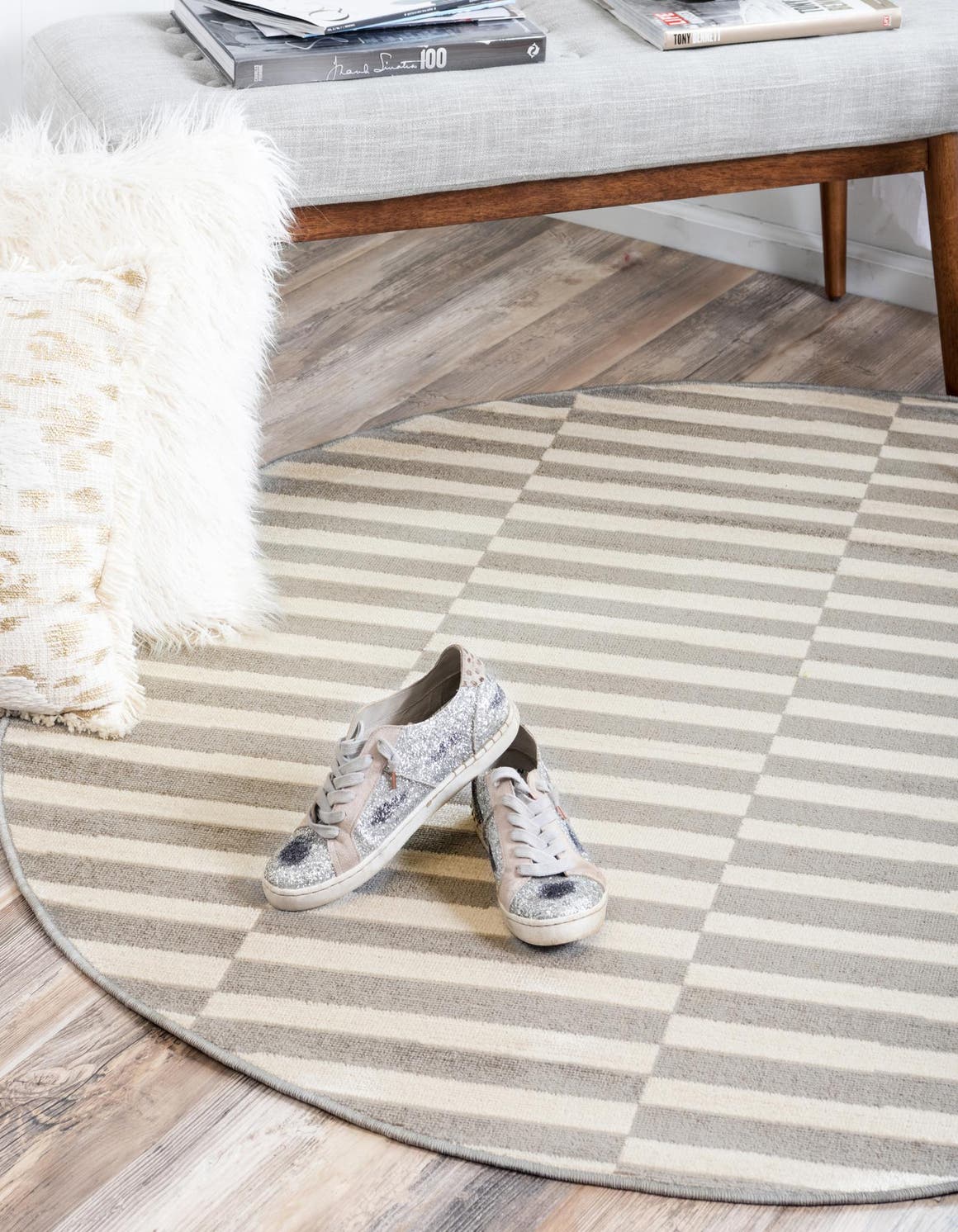 Rund Teppich Tribeca in Dunkelgrau von Hadorn™ - Lifestyle Image