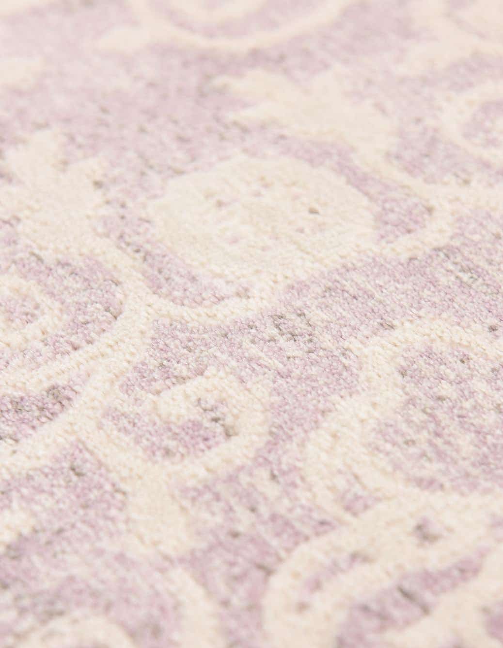 Rechteck Teppich New Vintage in Lila von Hadorn™ - Lifestyle Image