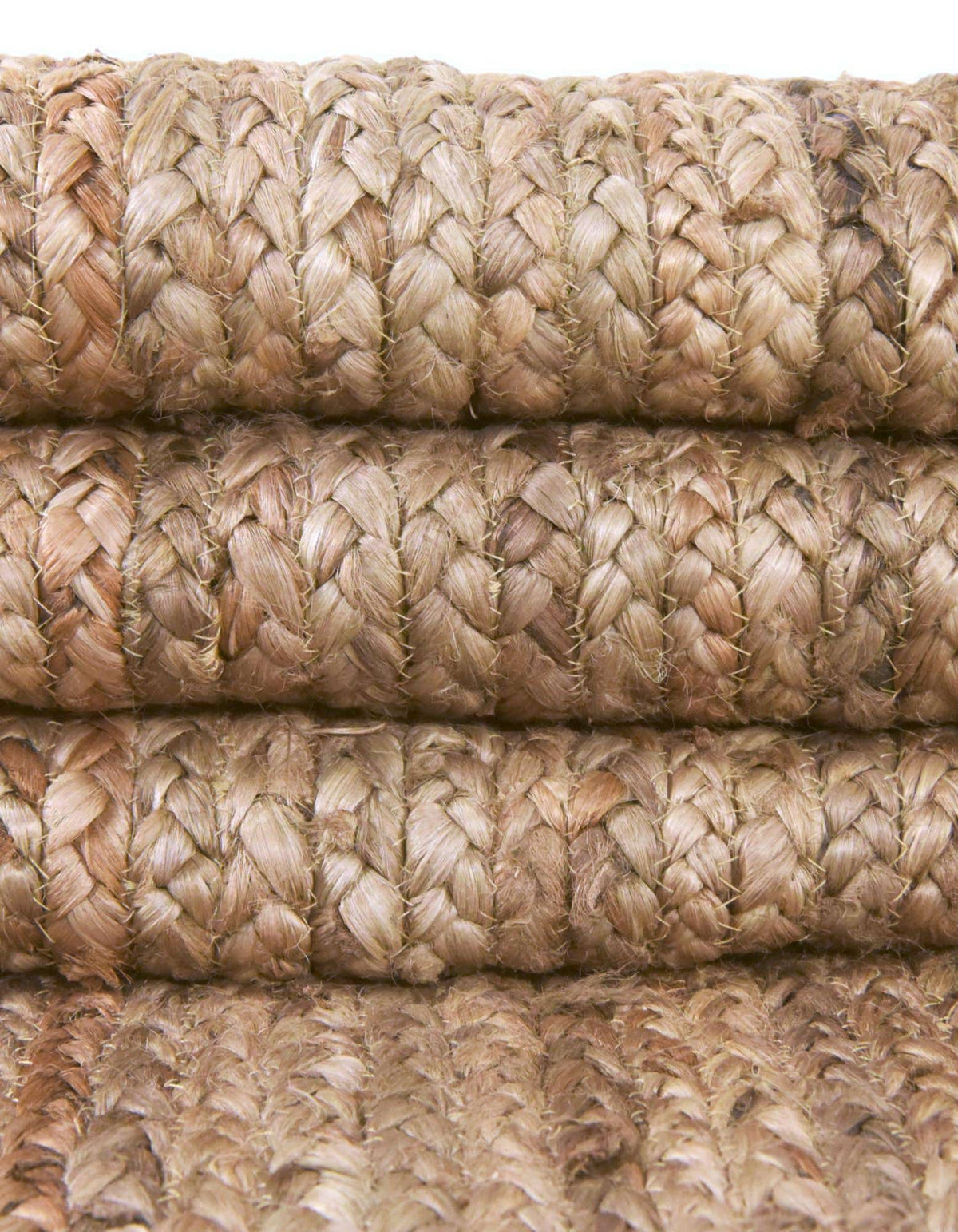 Rund Handgeflochten Teppich Braided Jute in Natürlich von Hadorn™ - Lifestyle Image