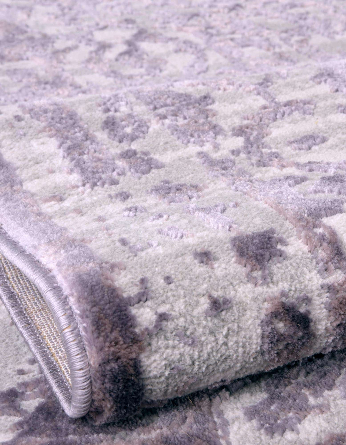 Rechteck Teppich Chesterfield in Violett von Hadorn™ - Lifestyle Image