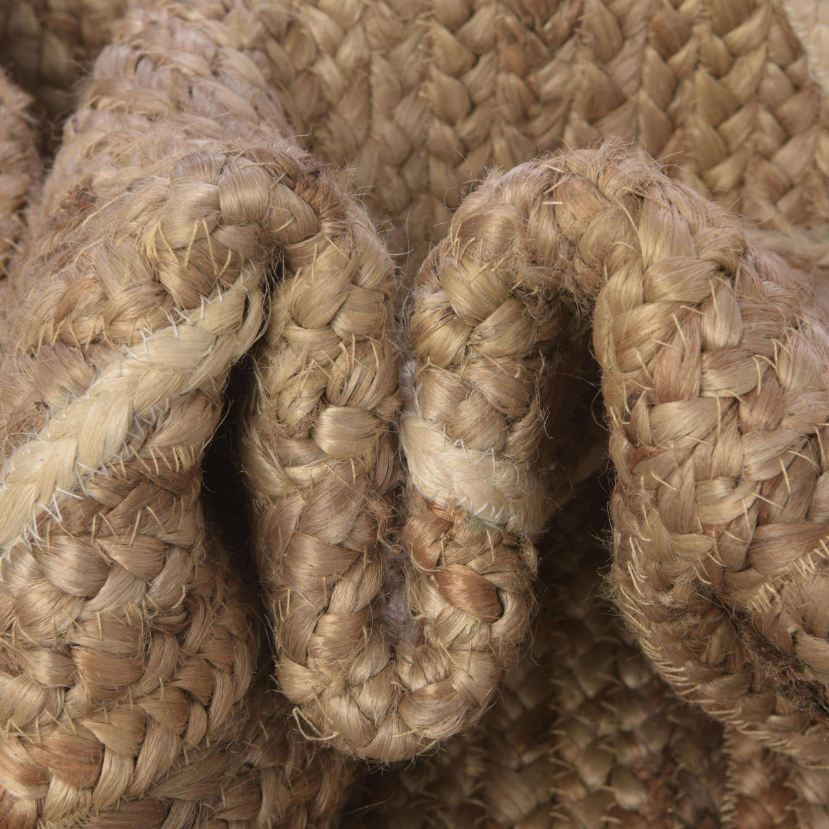 Läufer Handgeflochten Teppich Braided Jute in Weiss von Hadorn™ - Lifestyle Image