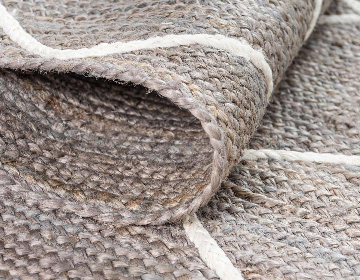 Rechteck Handgeflochten Teppich Braided Jute in Grau von Hadorn™ - Lifestyle Image
