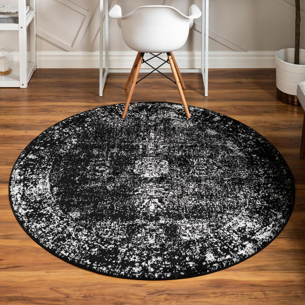Rund Teppich Monaco in Schwarz von Hadorn™ - Lifestyle Image