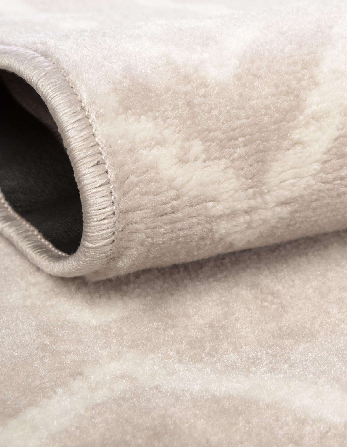 Rechteck Teppich Kasbah Trellis in Beige von Hadorn™ - Lifestyle Image