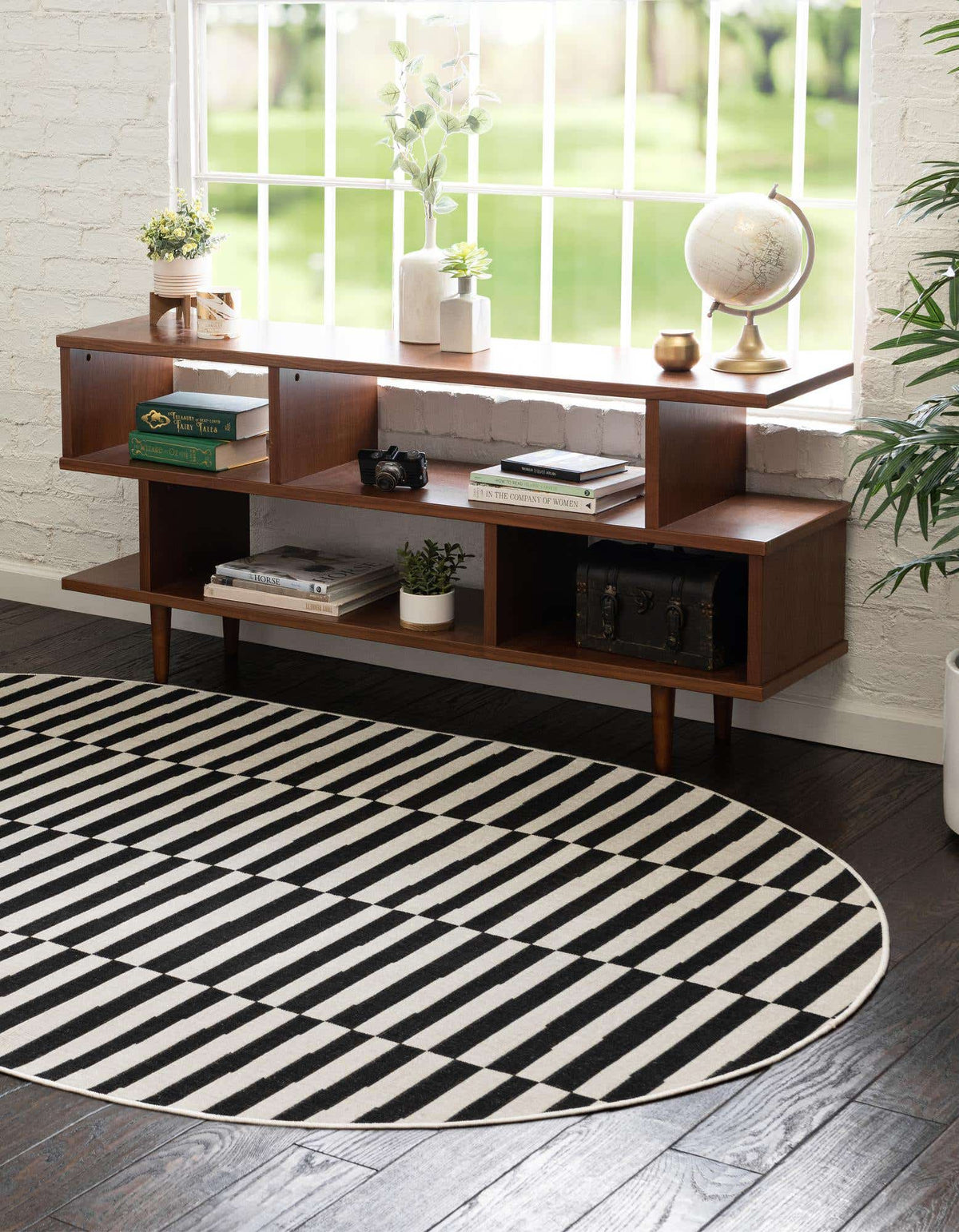 Oval Teppich Tribeca in Schwarz von Hadorn™ - Lifestyle Image